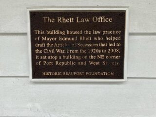 A plaque on the Rhett Cottage at the Beaufort Inn.